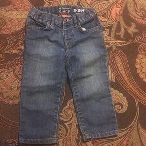 Place skinny jean